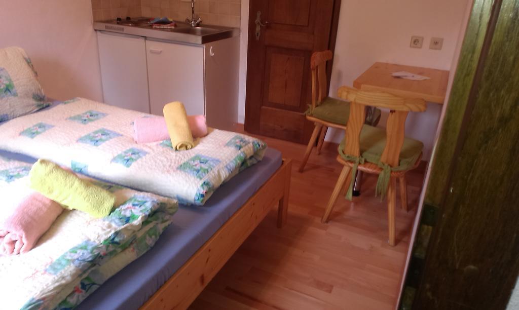 Fichtenblockhuette Sonnenalpe Nassfeld Cameră foto